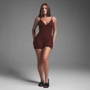 NWT SKIMS Fits Everybody Lace Triangle Onesie Sold Out Color OXBLOOD LARGE RARE